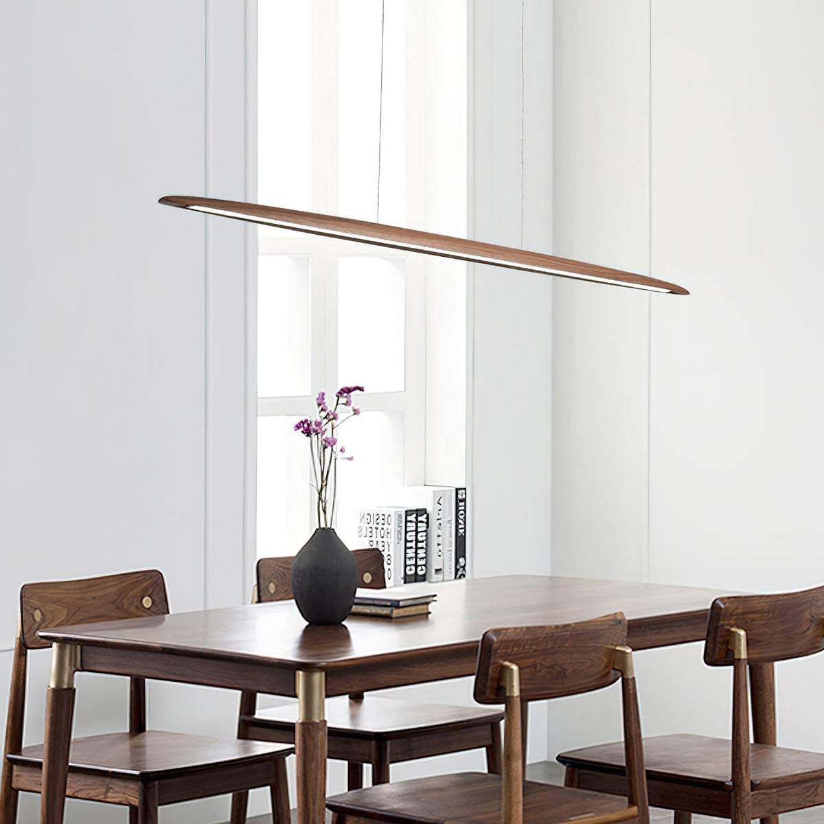 Zing lineaire hanglamp in walnootkleur met warm licht