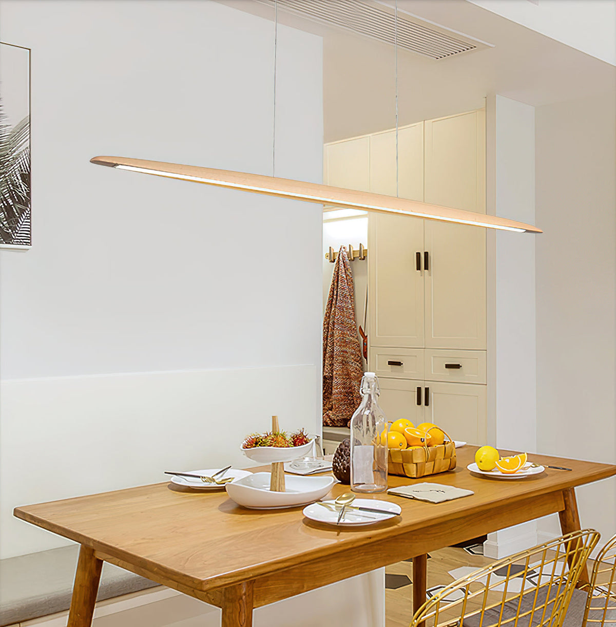 Zing lineaire hanglamp in walnootkleur met warm licht
