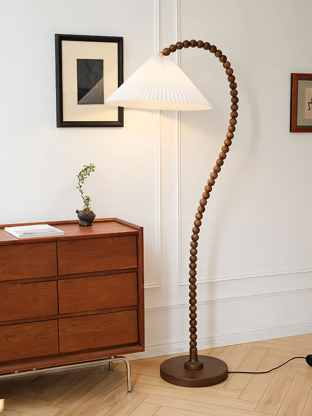 Nadia Moderne vloerlamp van walnoothout