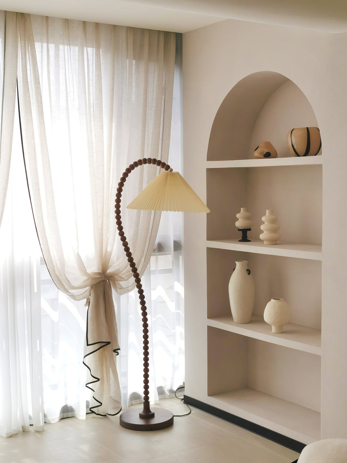 Nadia Moderne vloerlamp van walnoothout