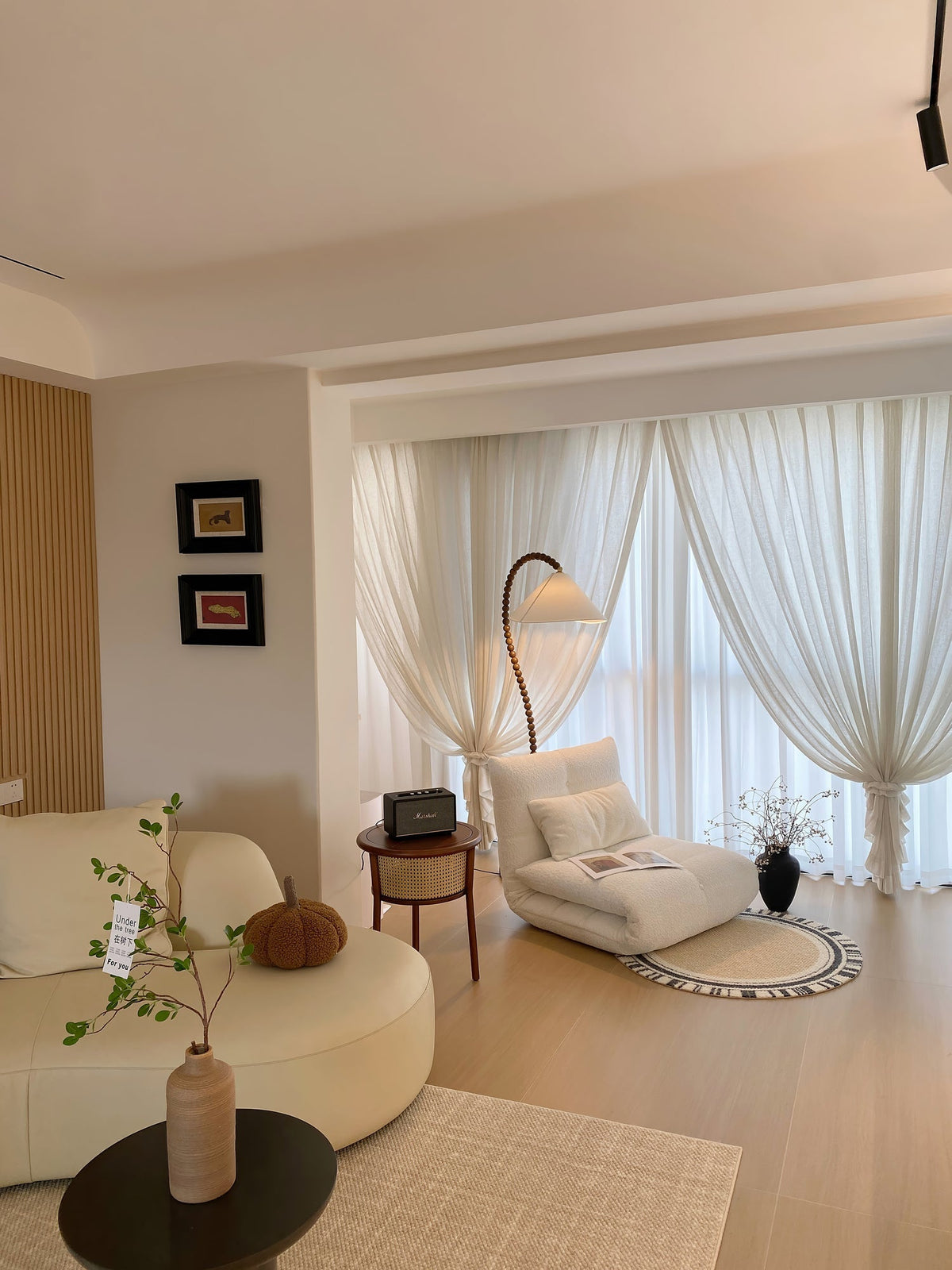 Nadia Moderne vloerlamp van walnoothout