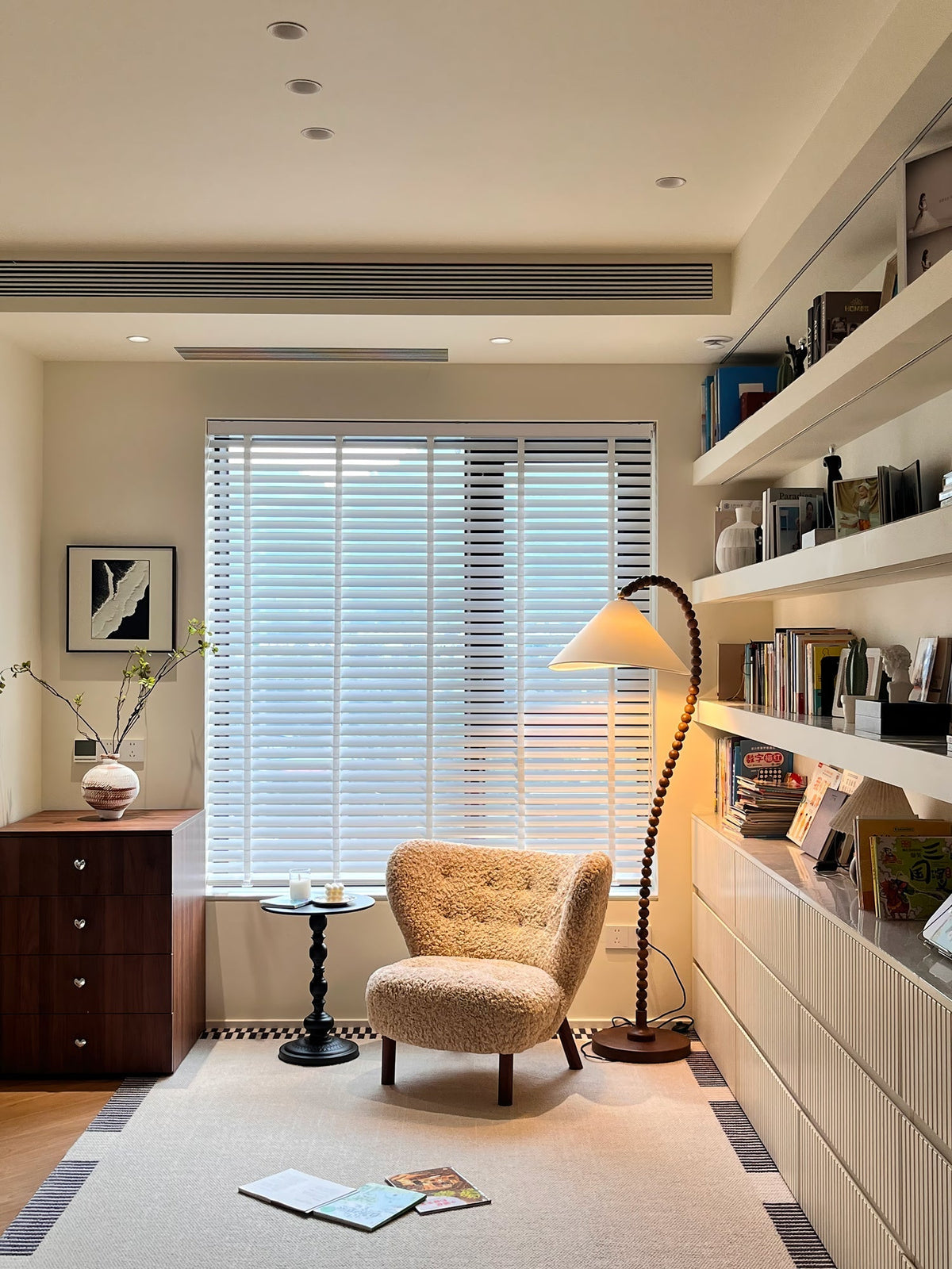 Nadia Moderne vloerlamp van walnoothout
