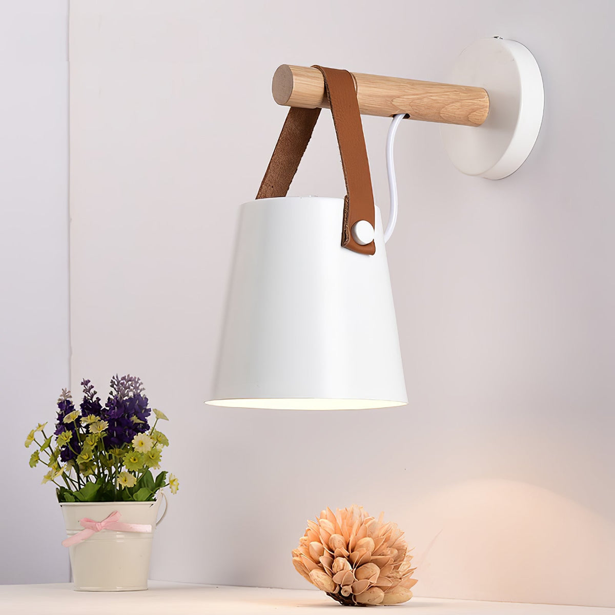 Virixon wandlamp van hout en leer