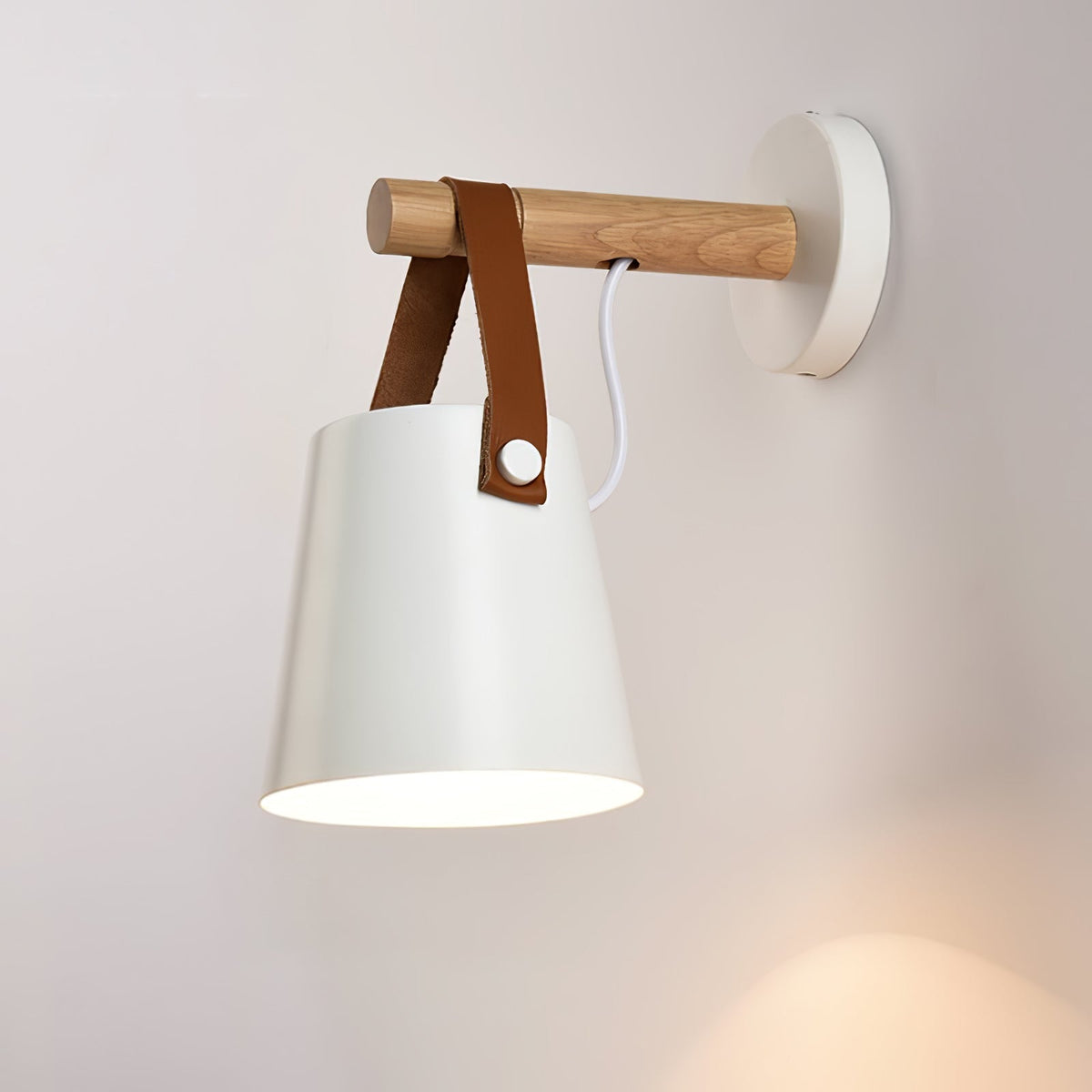 Virixon wandlamp van hout en leer