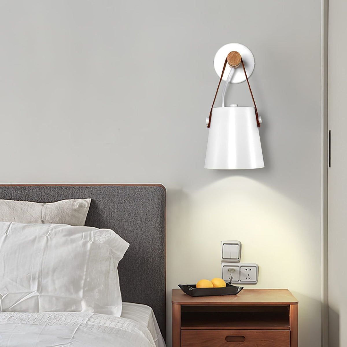 Virixon wandlamp van hout en leer