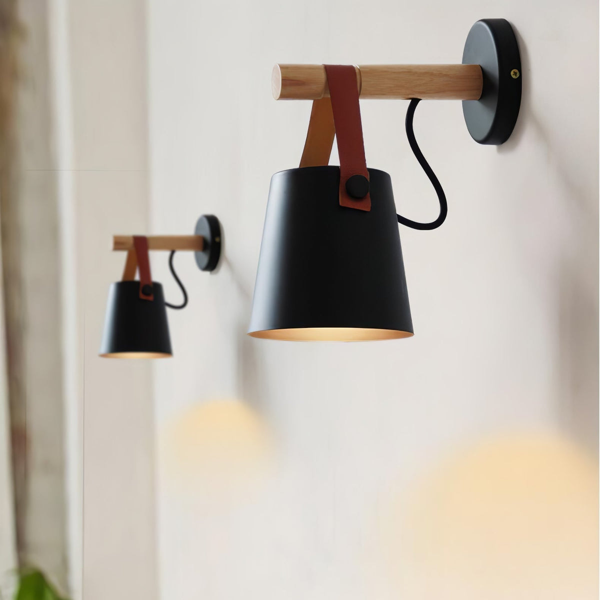 Virixon wandlamp van hout en leer
