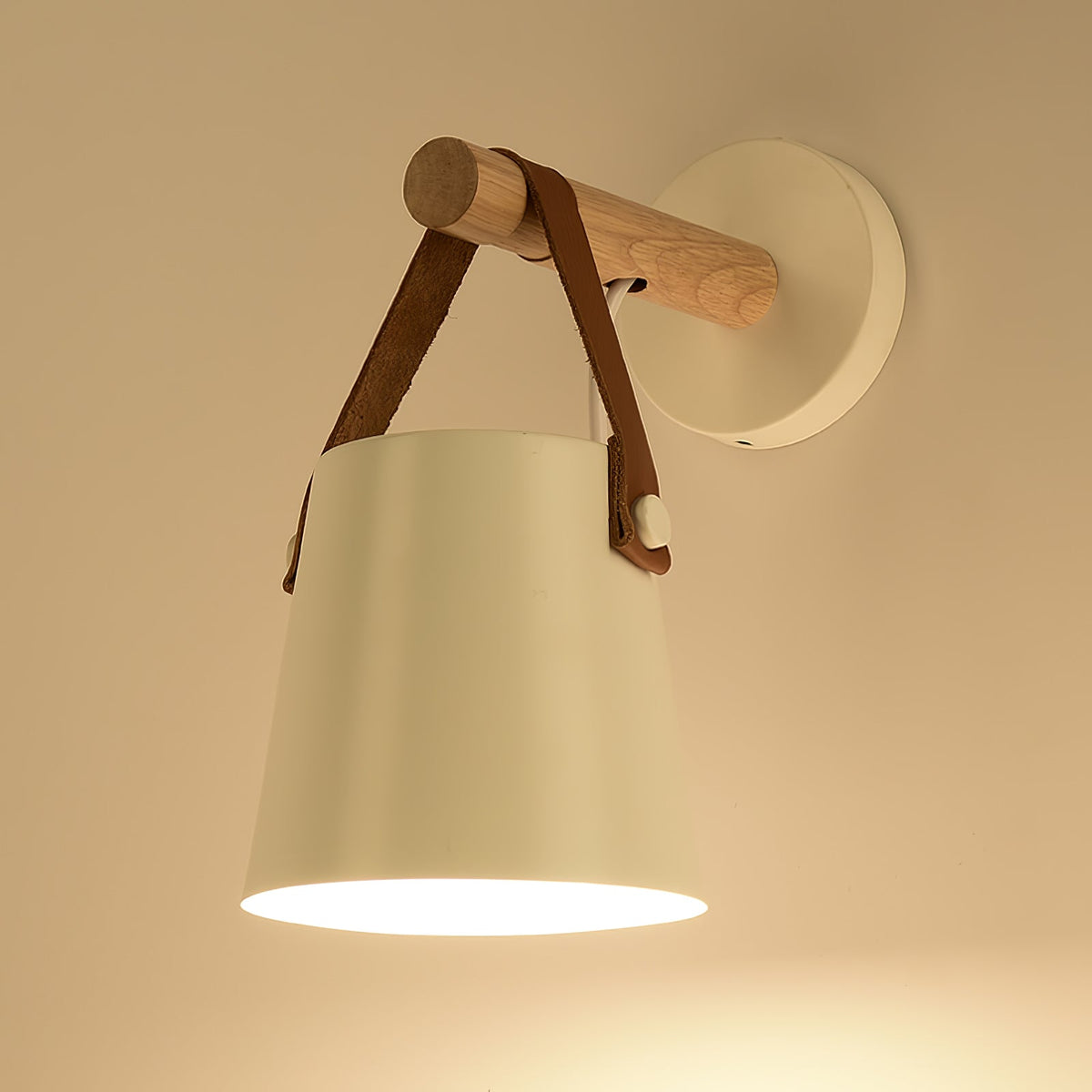 Virixon wandlamp van hout en leer