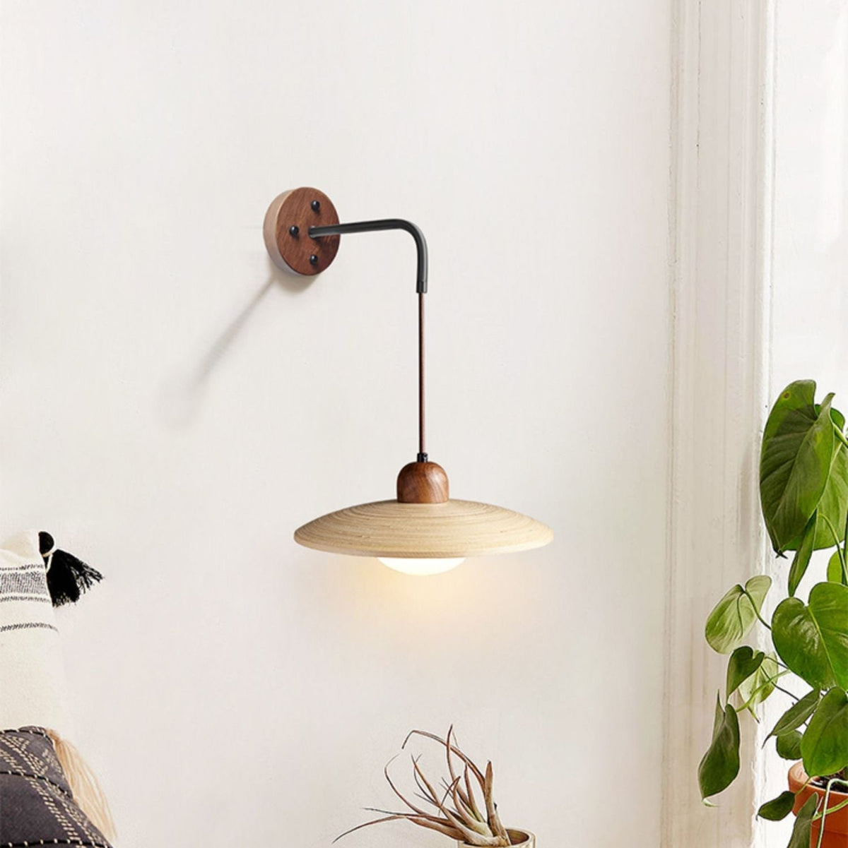 Sylaaria wandlamp met walnootsaucer