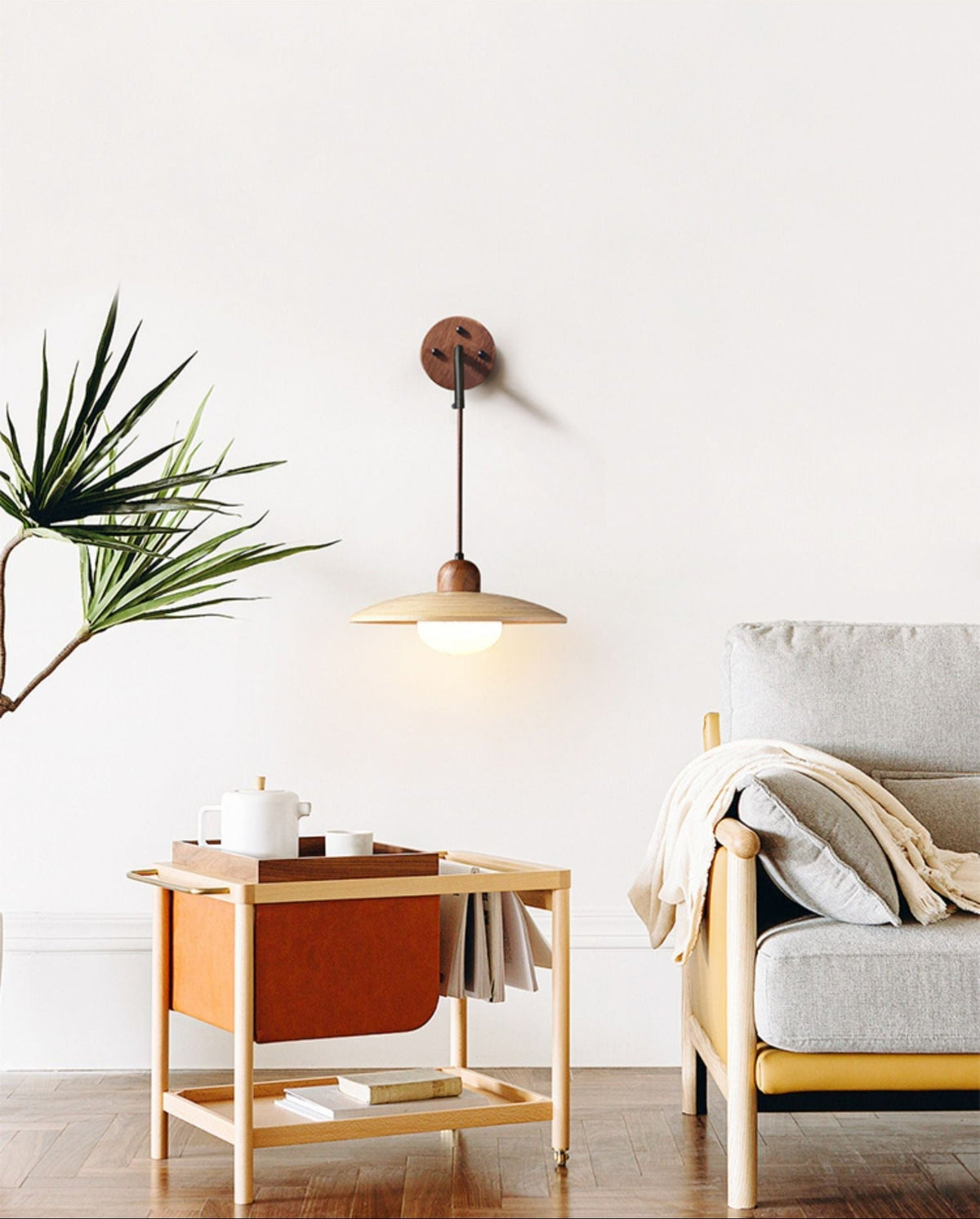 Sylaaria wandlamp met walnootsaucer