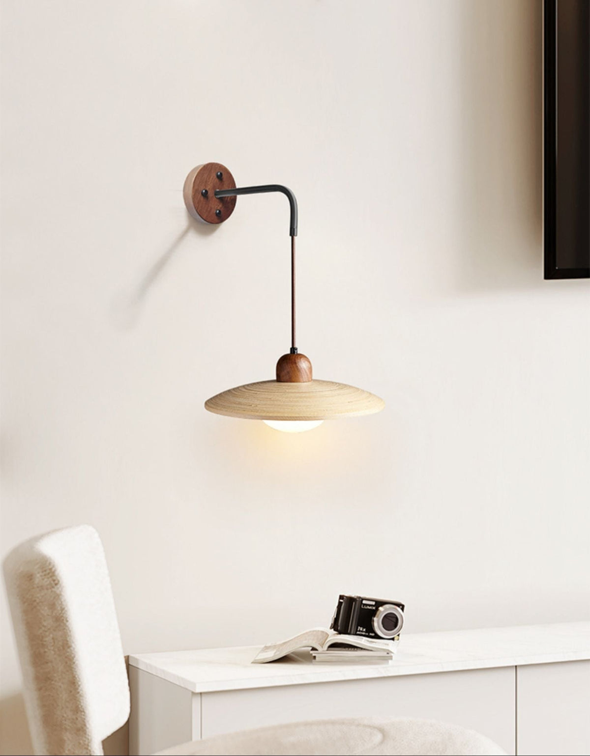 Sylaaria wandlamp met walnootsaucer
