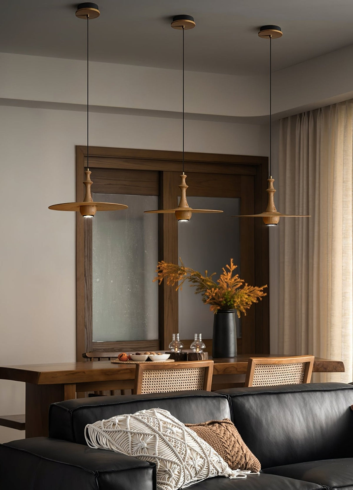 Spindle houten hanglamp met draaiend ontwerp