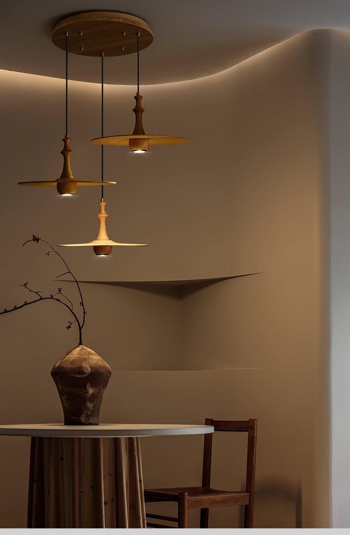 Spindle houten hanglamp met draaiend ontwerp
