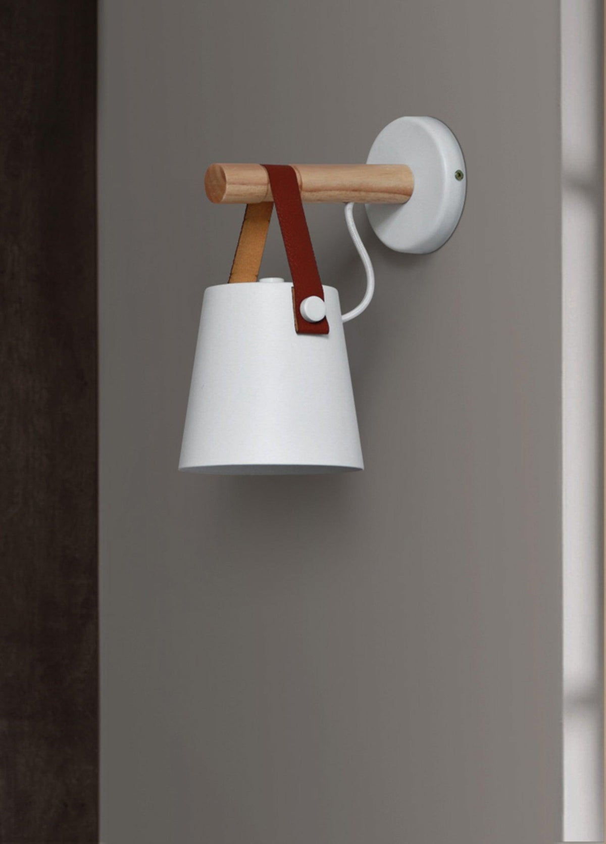 Virixon wandlamp van hout en leer