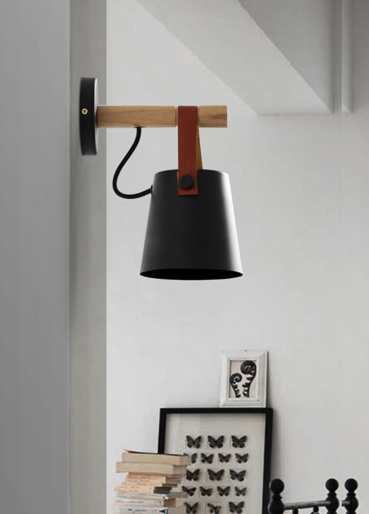 Virixon wandlamp van hout en leer
