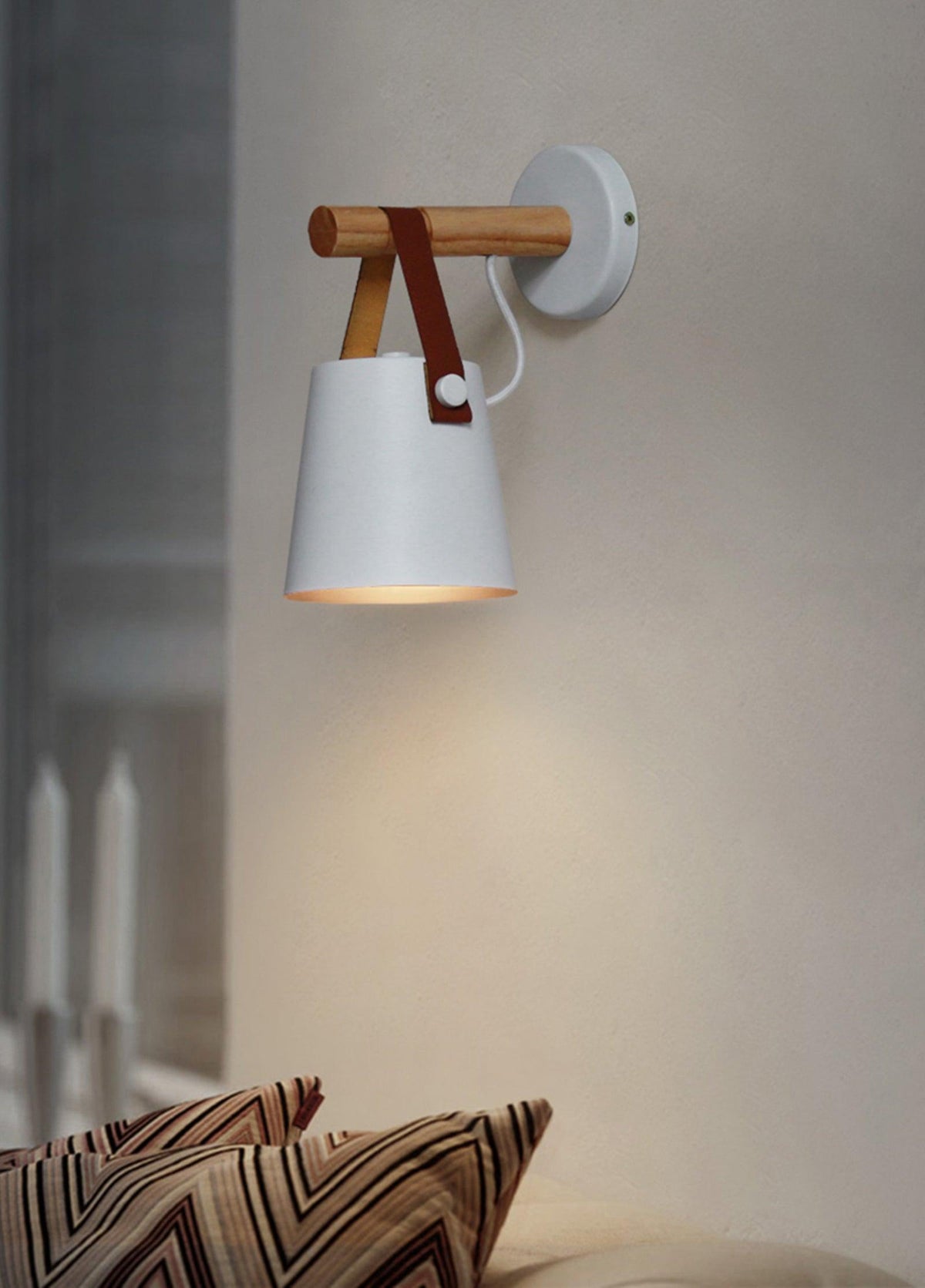 Virixon wandlamp van hout en leer