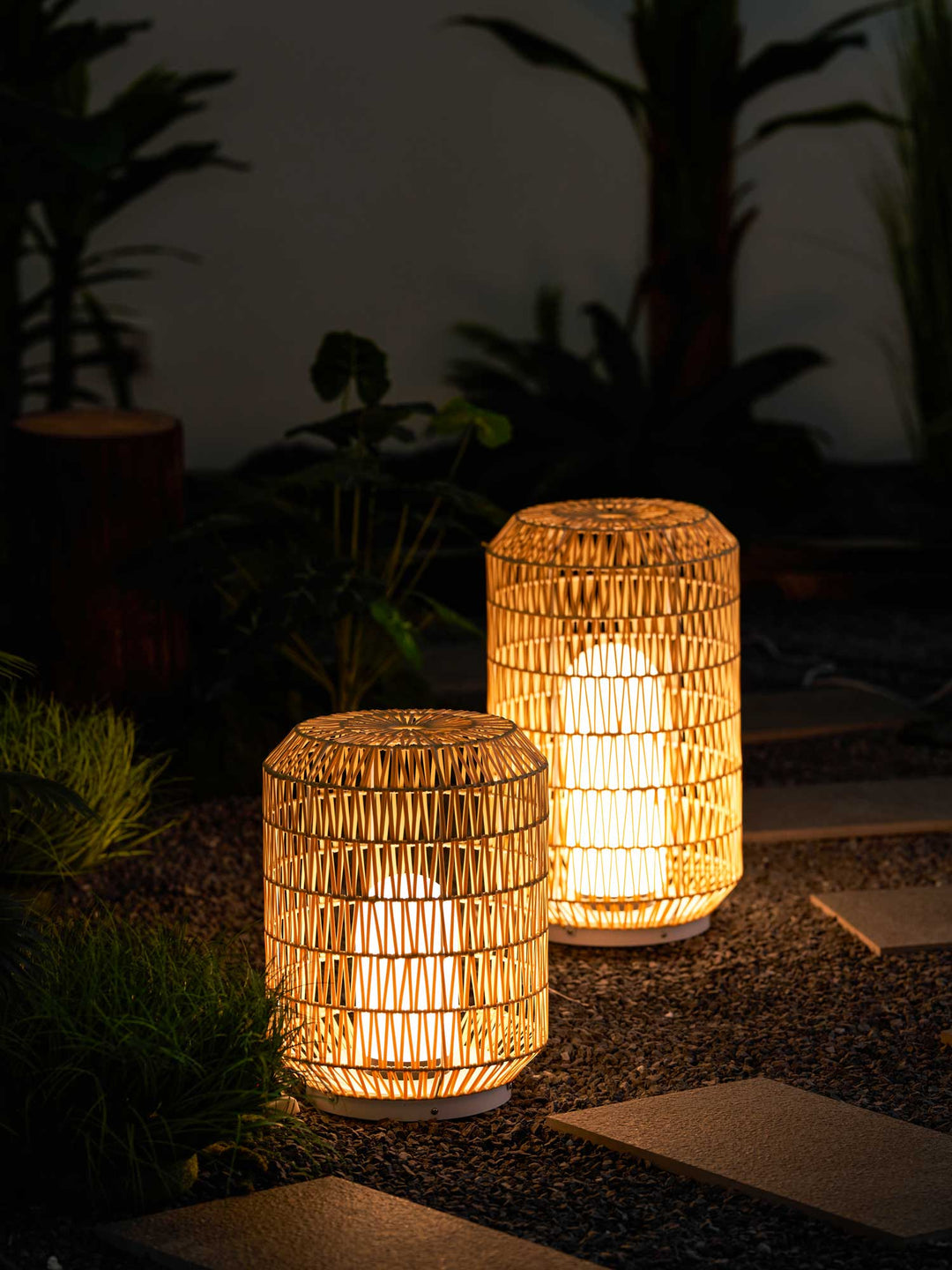 Woven rotan buitenwandlamp