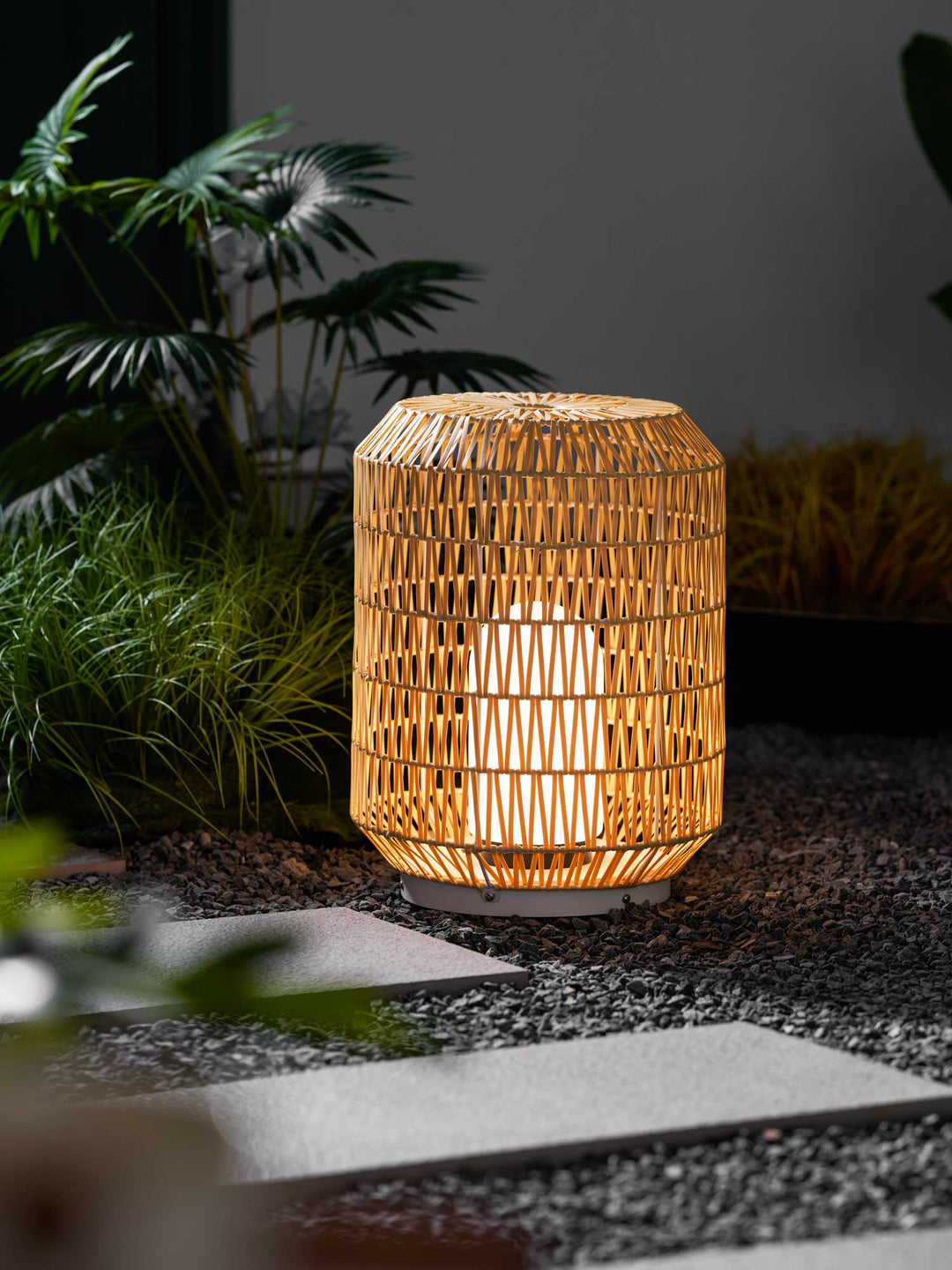 Woven rotan buitenwandlamp