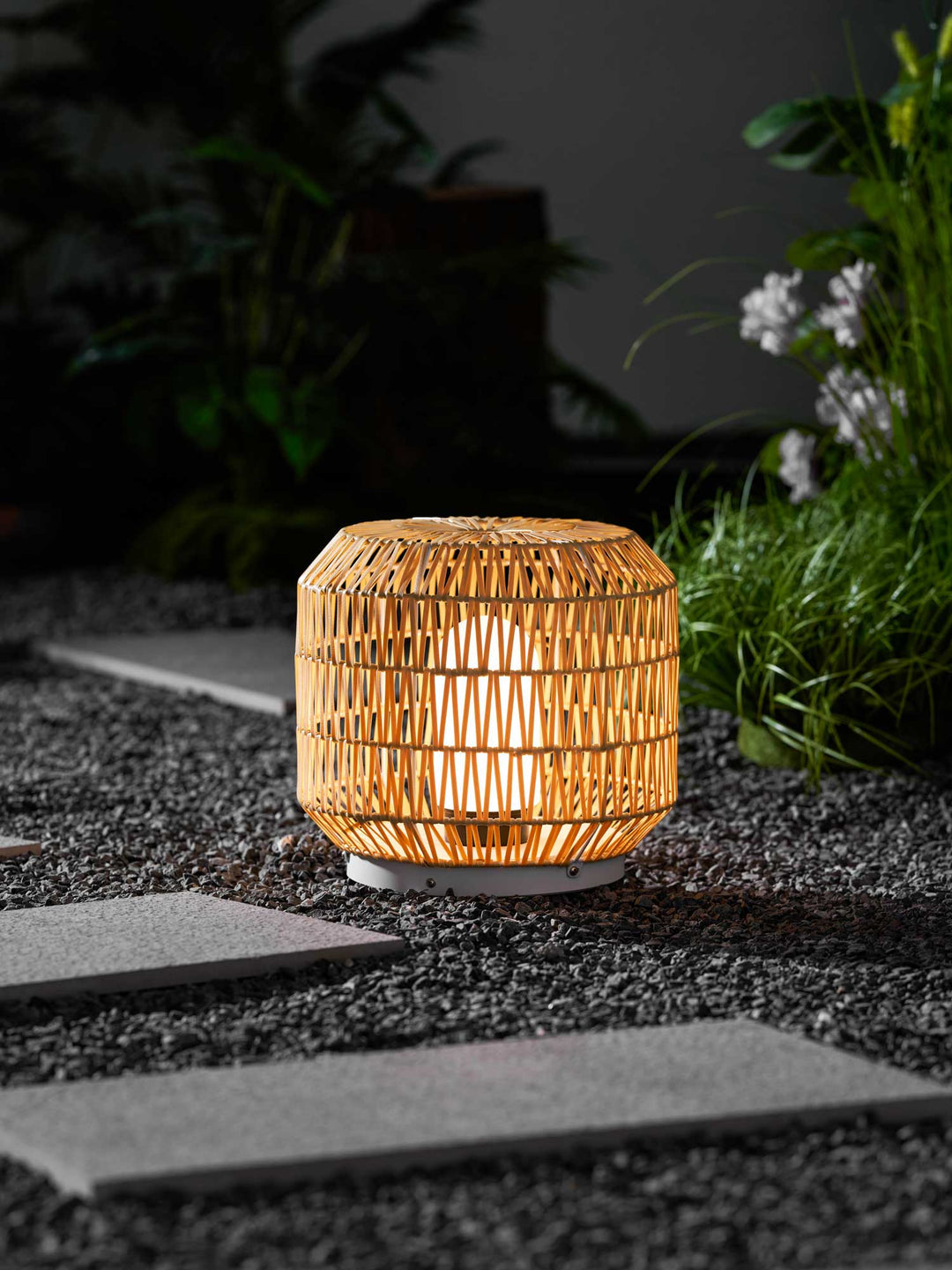 Woven rotan buitenwandlamp