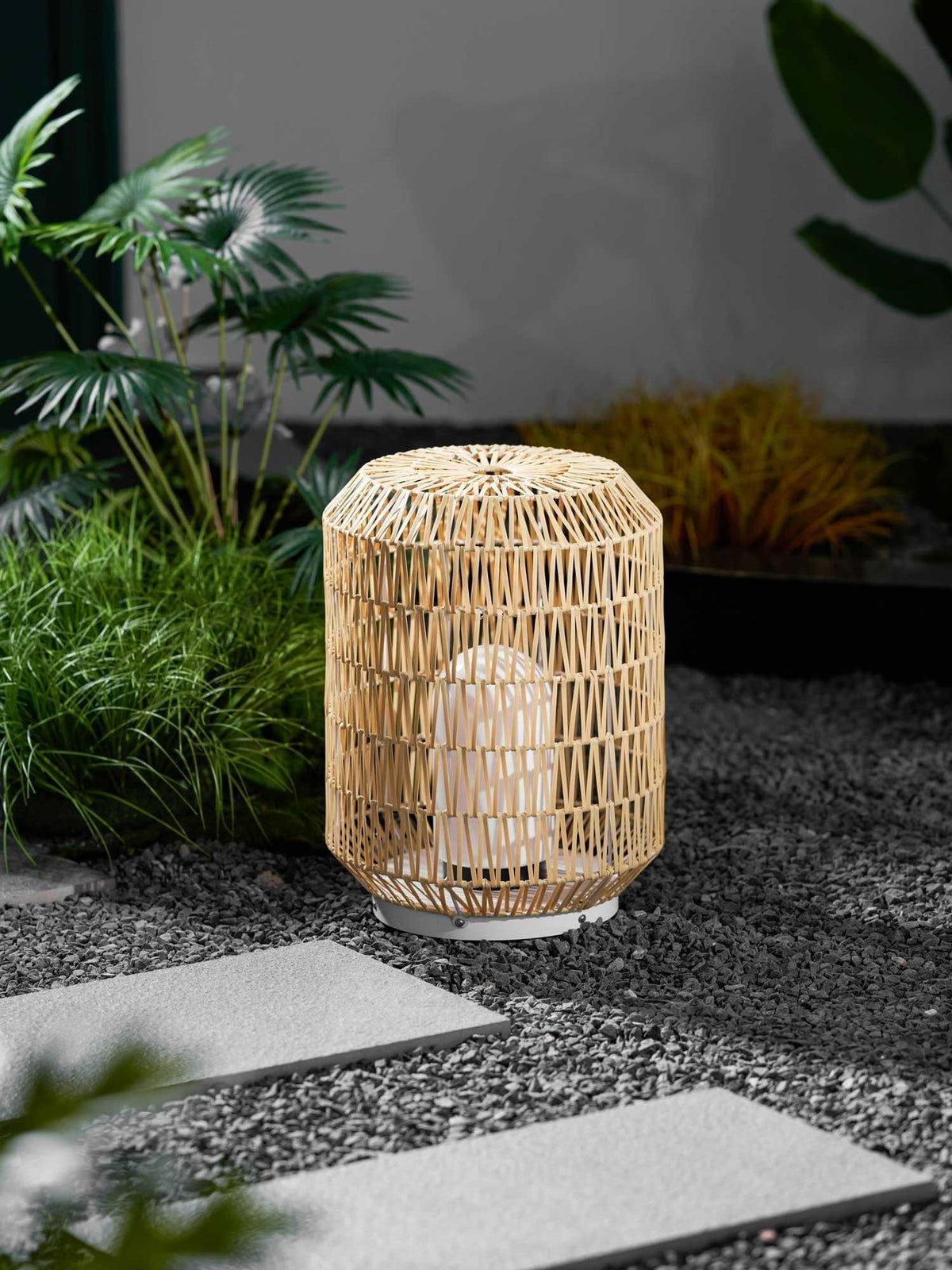 Woven rotan buitenwandlamp