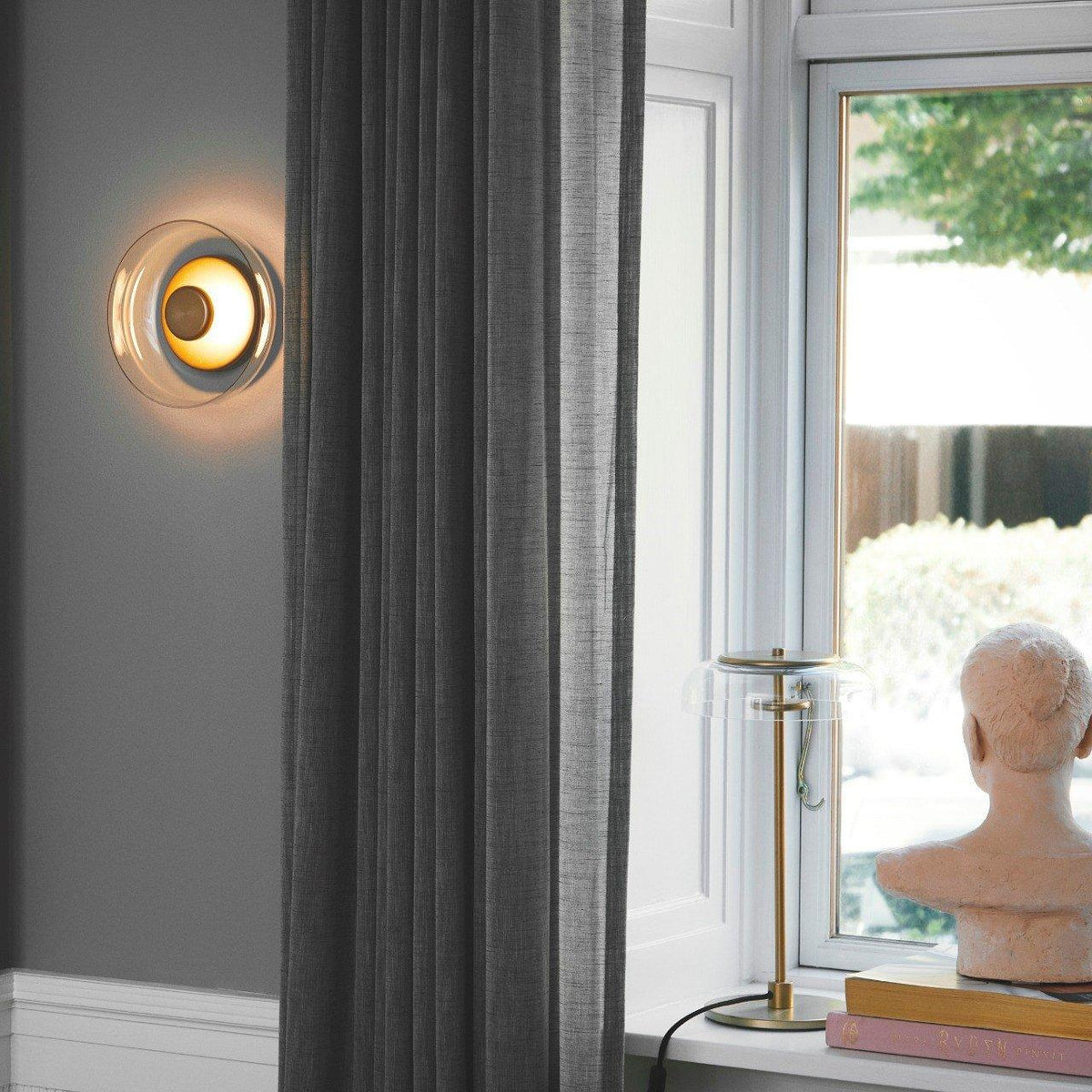 Aether messing wandlamp met glazen kap