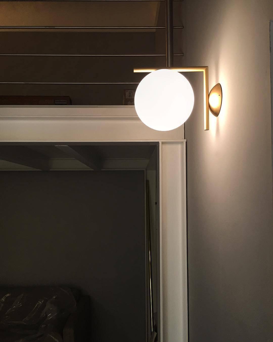Joanna moderne minimalistische wandlamp van melkglas