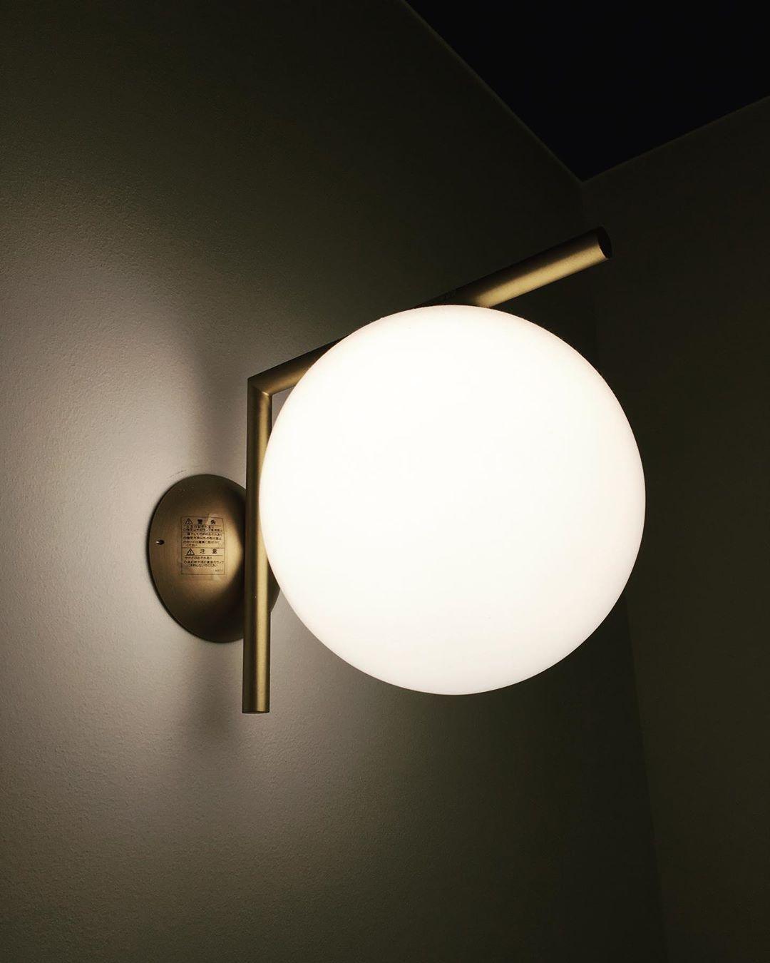 Joanna moderne minimalistische wandlamp van melkglas