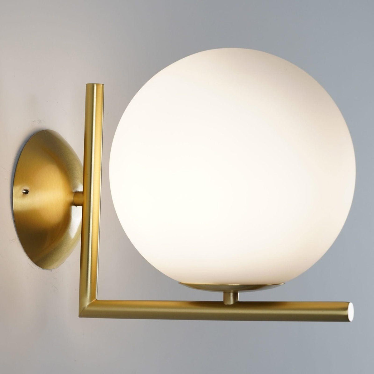 Joanna moderne minimalistische wandlamp van melkglas