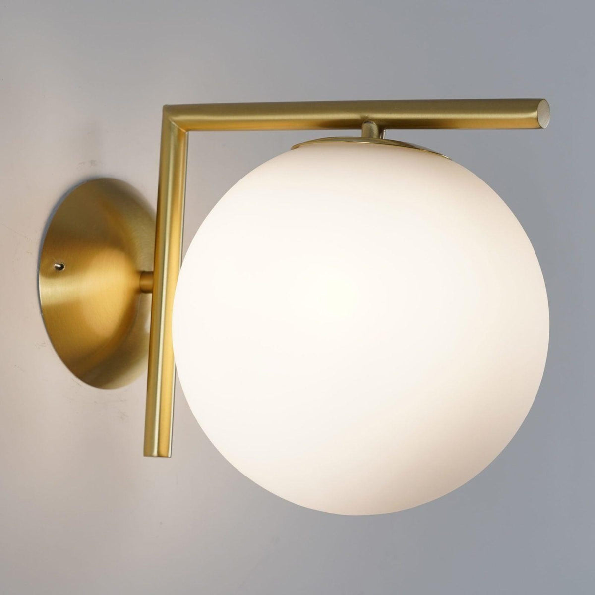 Joanna moderne minimalistische wandlamp van melkglas