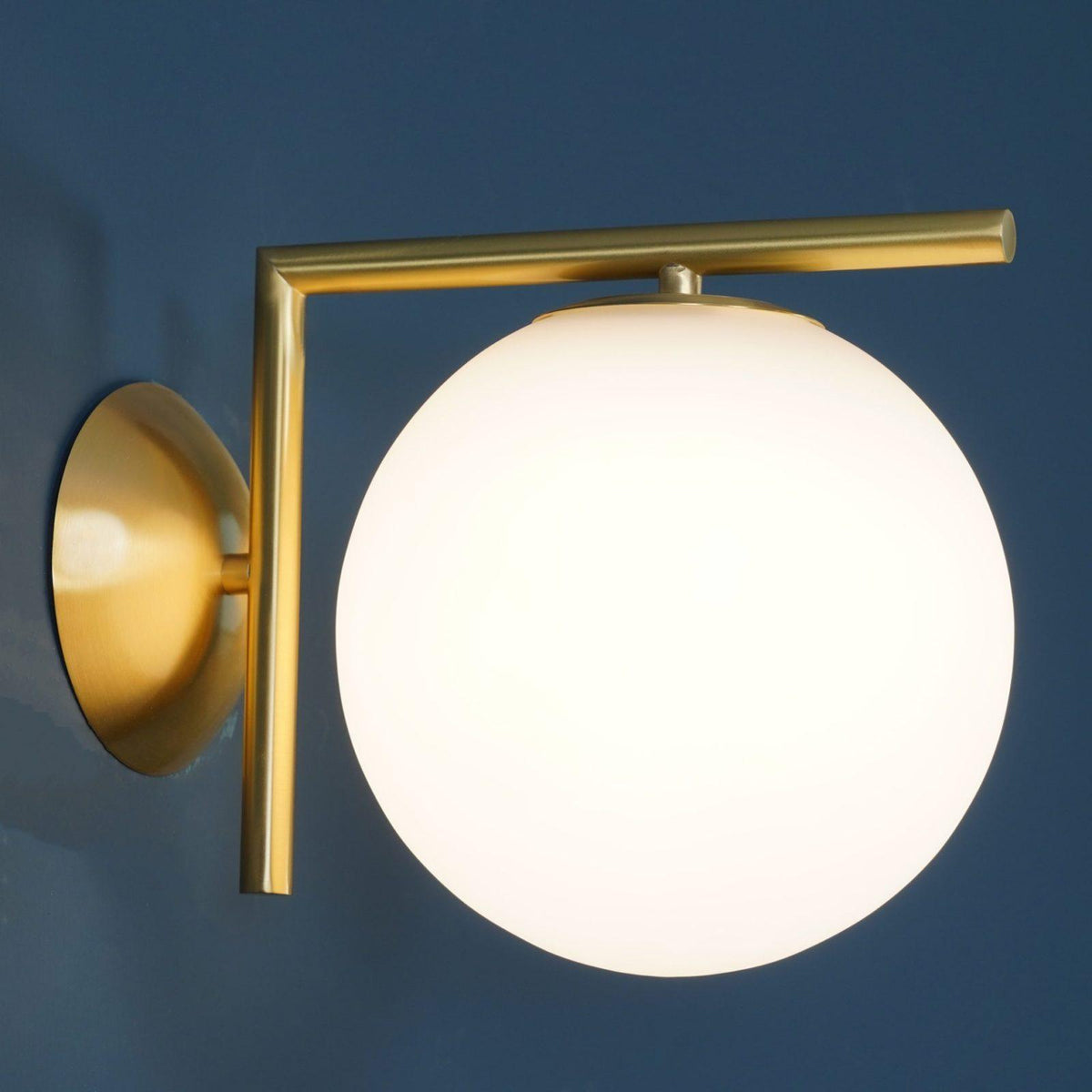 Joanna moderne minimalistische wandlamp van melkglas