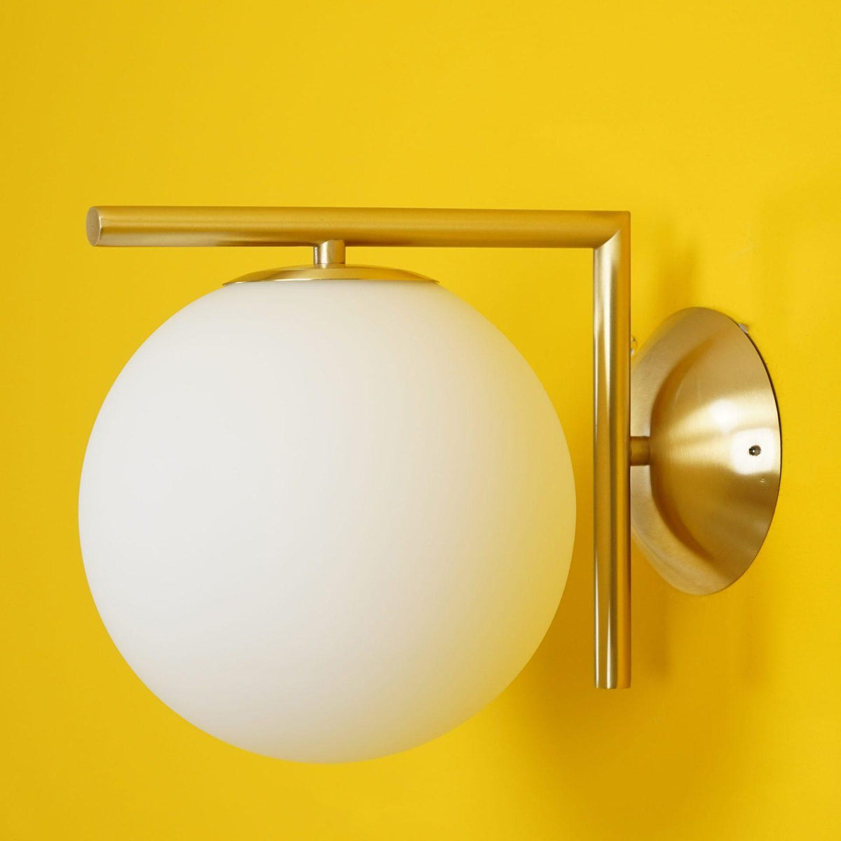 Joanna moderne minimalistische wandlamp van melkglas