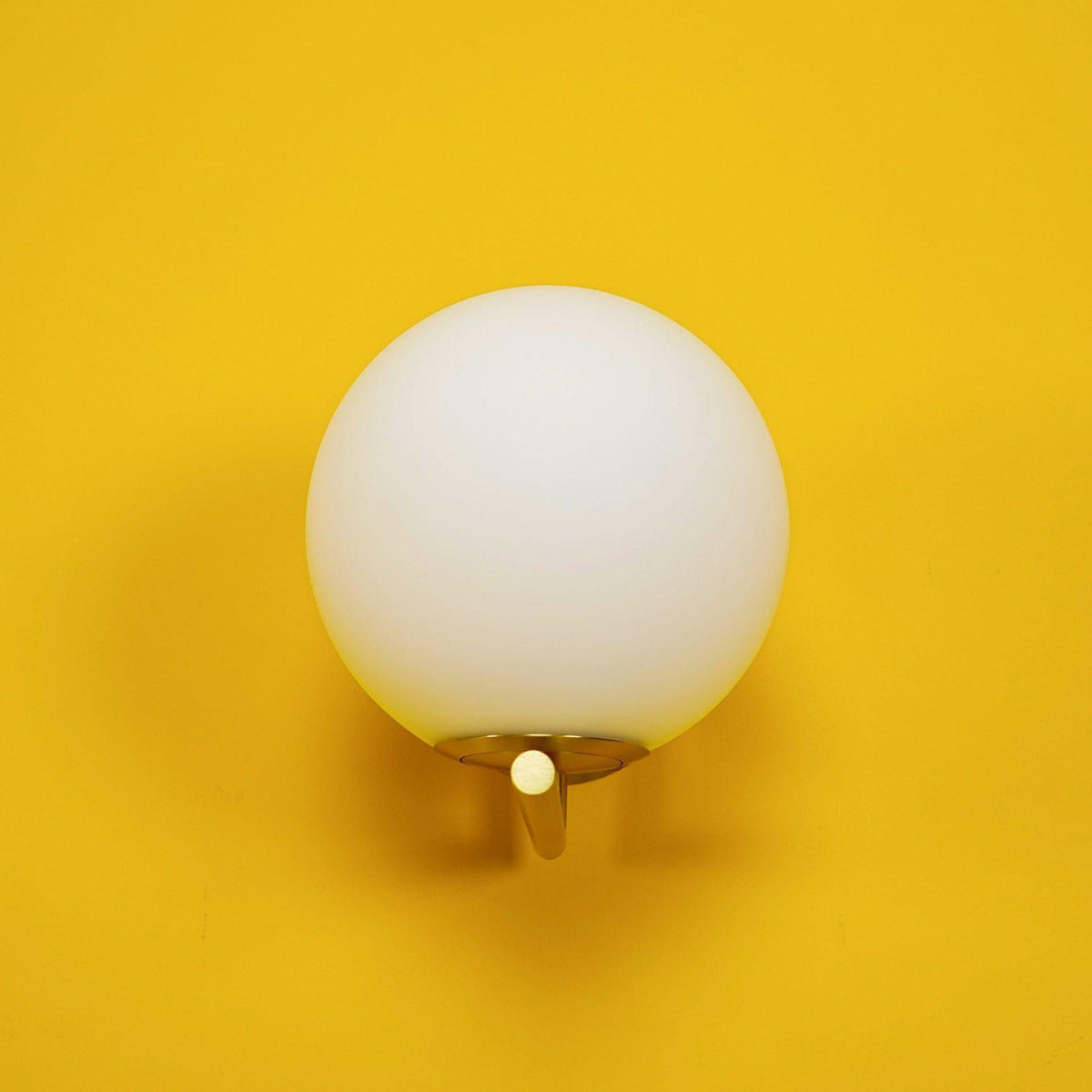 Joanna moderne minimalistische wandlamp van melkglas