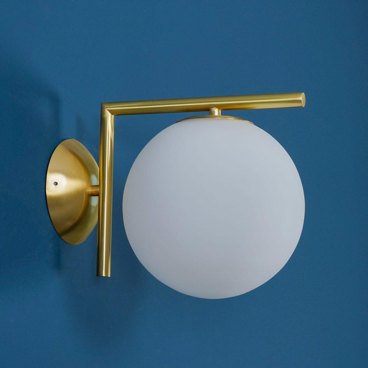 Joanna moderne minimalistische wandlamp van melkglas