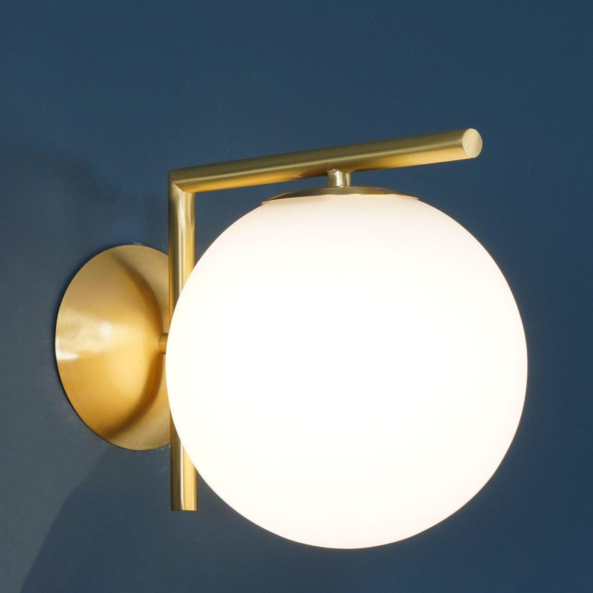 Joanna moderne minimalistische wandlamp van melkglas