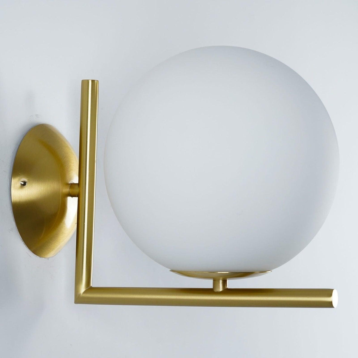 Joanna moderne minimalistische wandlamp van melkglas