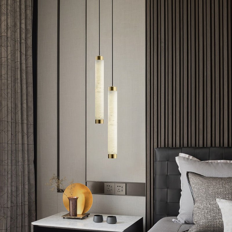 Lira cilindrische hanglamp van albast met goudkleurige afwerking